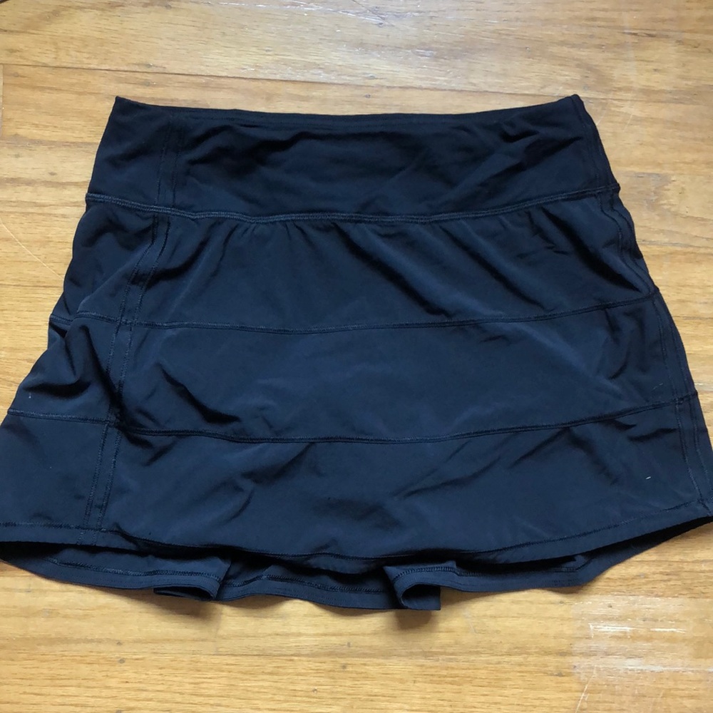 lululemon tennis skirt ( size 4 TALL black)
